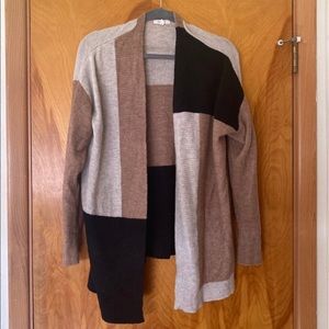 OPEN TO OFFERS 
Color block cardigan super soft